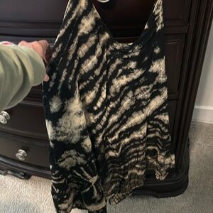 Boutique mini top to wear with leggings